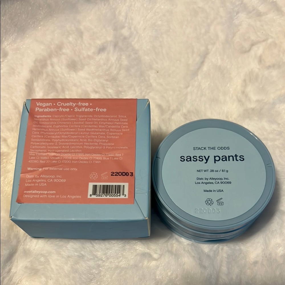 Blue Blush Makeup Compact - Picture 2 of 3
